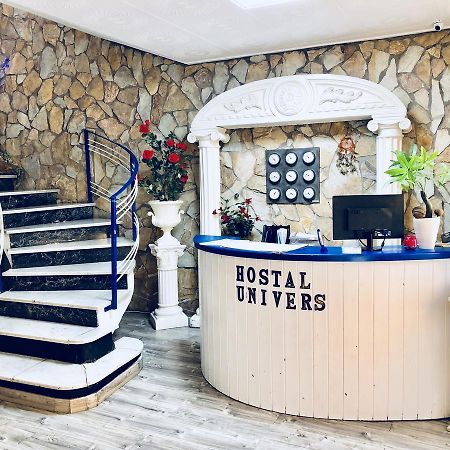 Hostal Univers カレーリャ エクステリア 写真