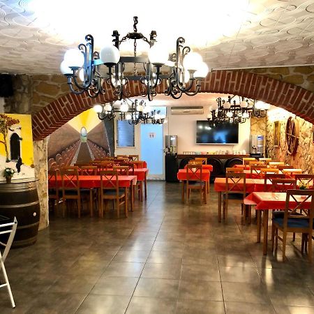 Hostal Univers カレーリャ エクステリア 写真