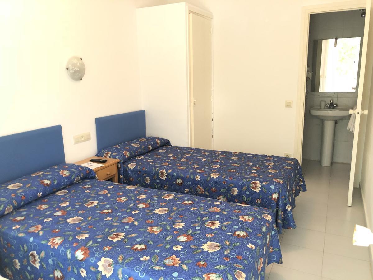 Hostal Univers カレーリャ エクステリア 写真