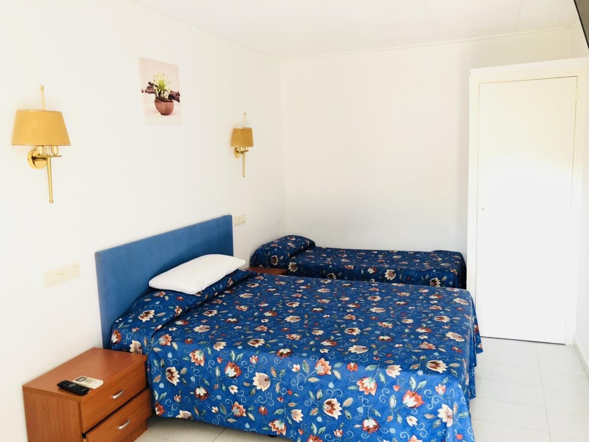 Hostal Univers カレーリャ エクステリア 写真