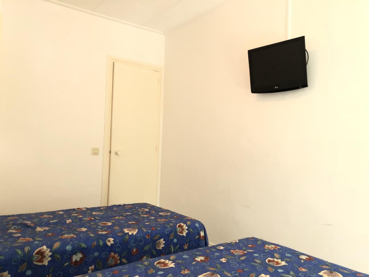 Hostal Univers カレーリャ エクステリア 写真