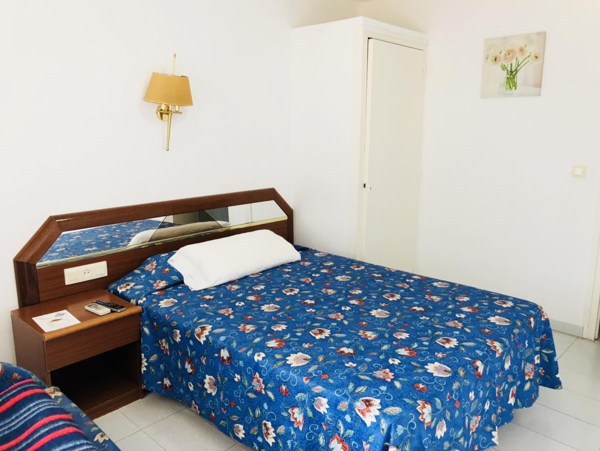 Hostal Univers カレーリャ エクステリア 写真