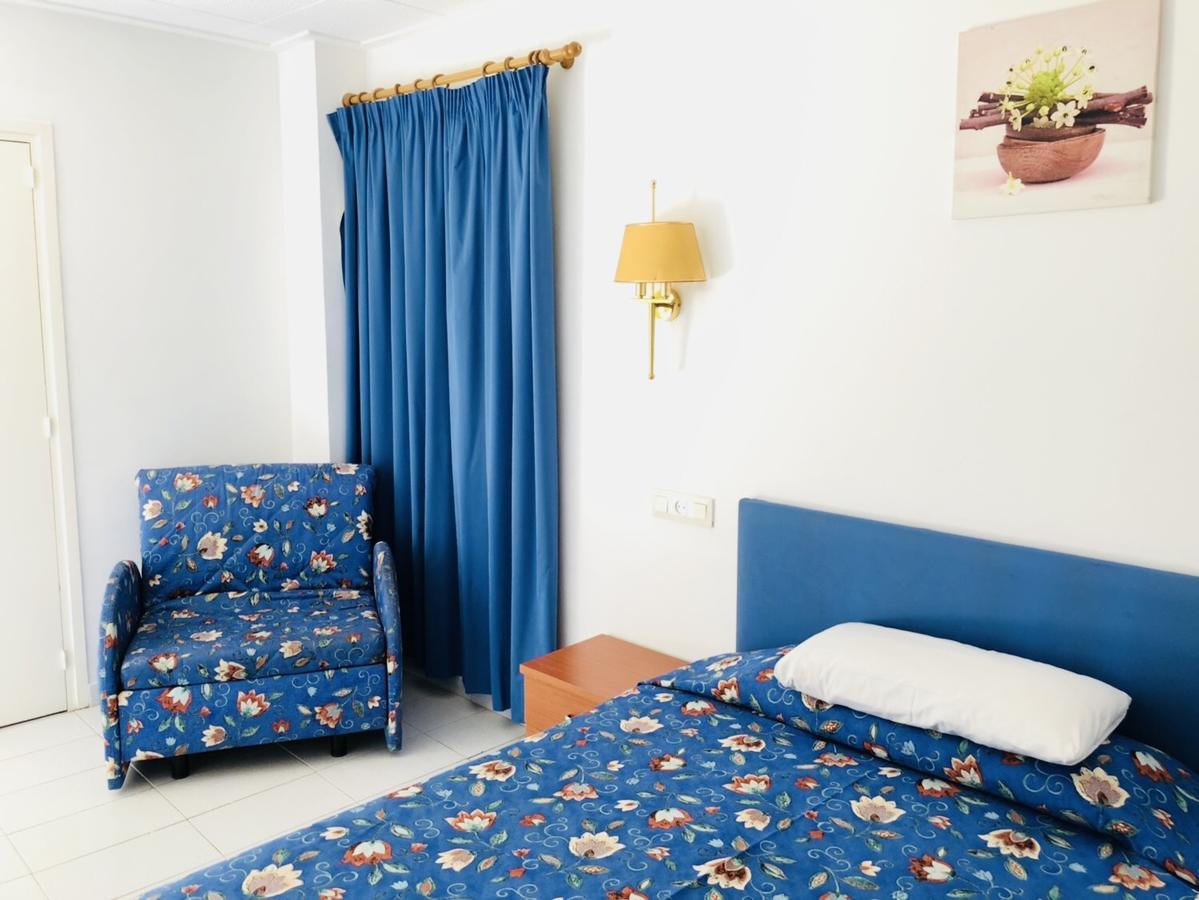 Hostal Univers カレーリャ エクステリア 写真