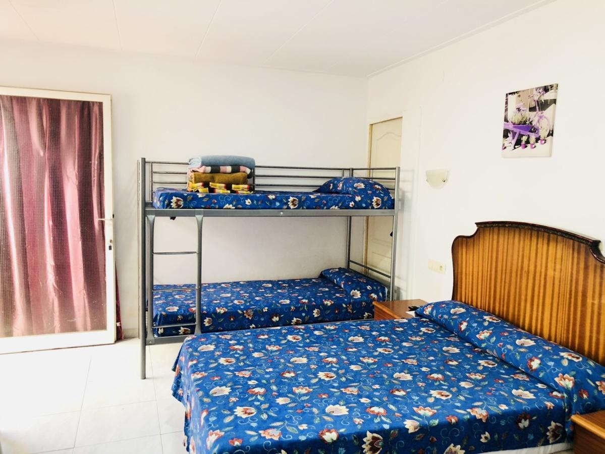 Hostal Univers カレーリャ エクステリア 写真