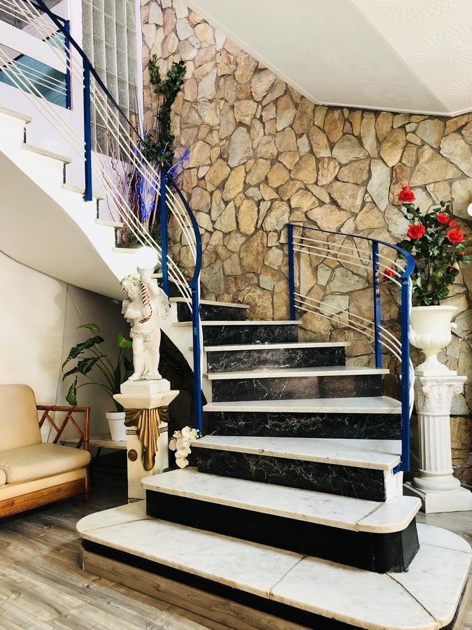 Hostal Univers カレーリャ エクステリア 写真