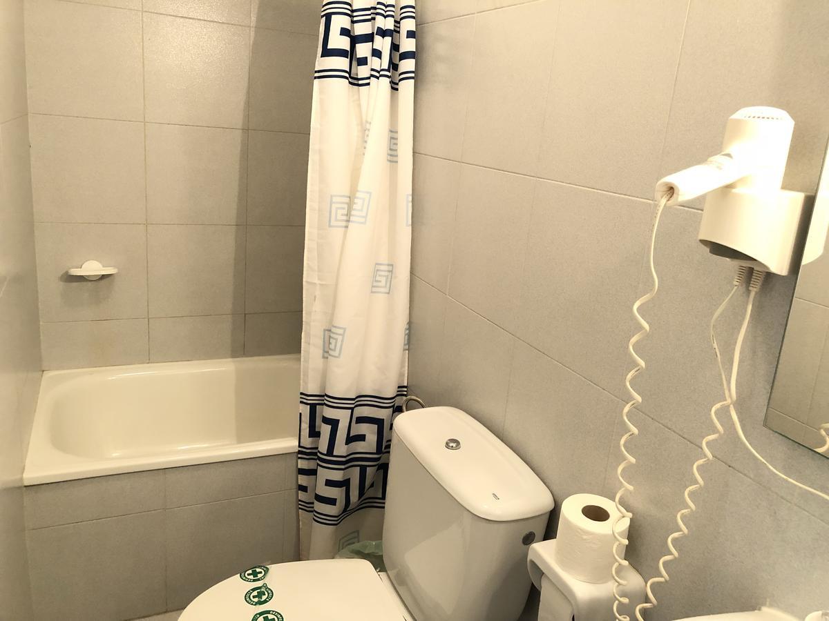 Hostal Univers カレーリャ エクステリア 写真
