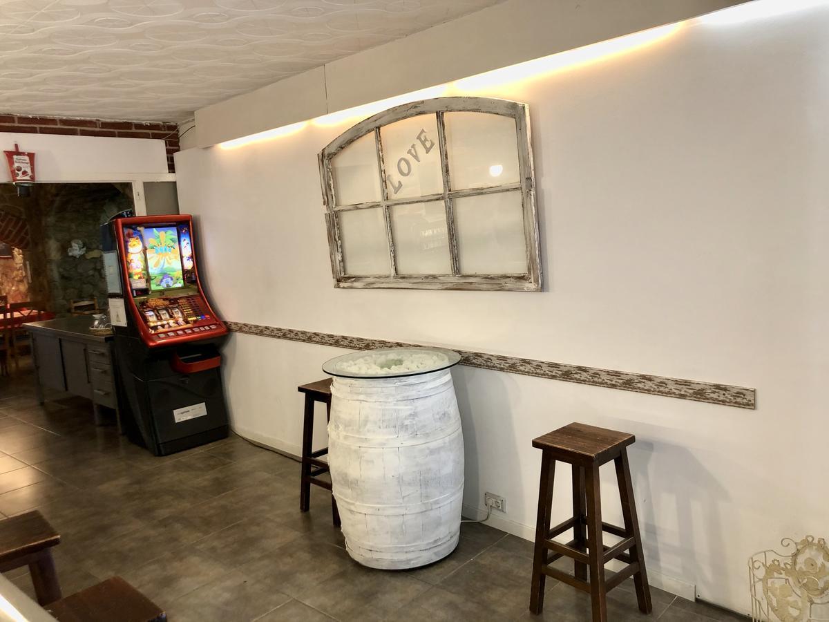 Hostal Univers カレーリャ エクステリア 写真
